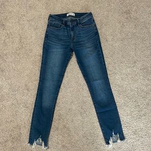 Abercrombie frayed Super Skinny Ankle Mid Rise
